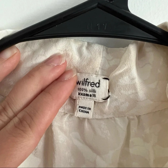 1 🧡 Aritzia Wilfred Silk Ivory Floral Tank - Picture 4 of 5